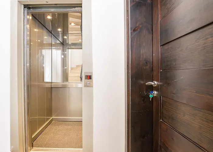 アパート Spot On The クレンディ